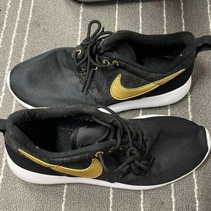 Size 5.5Y nikes-fit womens